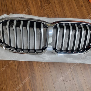 bmw 120i msp f40 순정 크롬 그릴 팝니다.