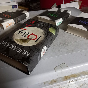 무라카미 하루키 1Q84 한글번역 1,2,3 + 영문판 총4권 영문판은 약간 변색 (배송비 별도)