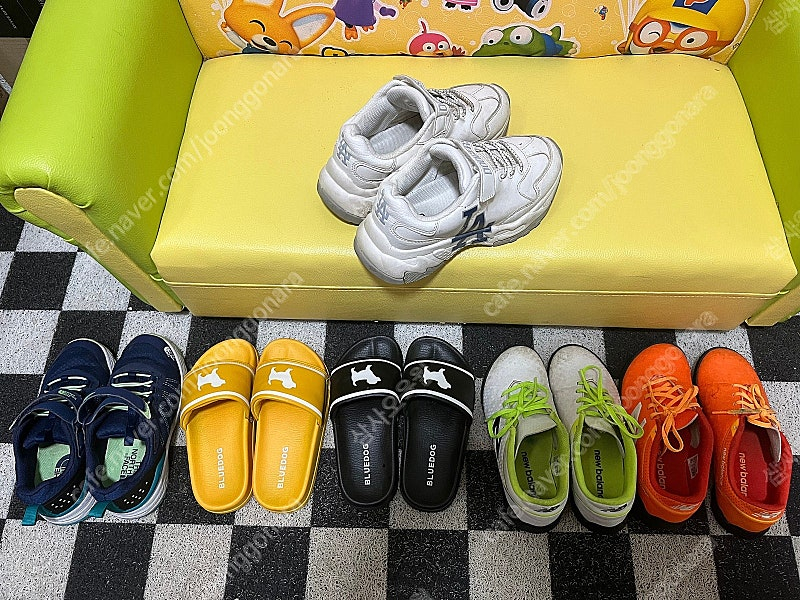 남아 브랜드 운동화, 풋살화 및 슬리퍼 팝니다. 뉴발란스, 노스페이스,MLB키즈,블루독--0