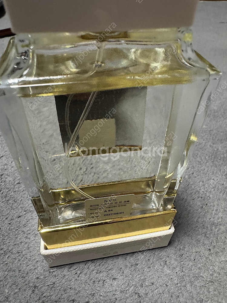 톰포드 화이트 스웨이드 향수 100ml 판매합니다.--3