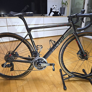 Factor O2 VAM 로드바이크 완차 – SRAM RED / 보라 WTO 33 / 풀카본 하이엔드 세팅