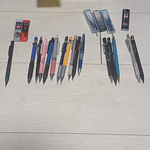 일제샤프 16개 펜텔 스테들러 지브라 쿠로토가 델가드 알파겔 (0.3mm 0.5mm 0.7mm 0.9mm) 판매합니다 택배비포함가격입니다