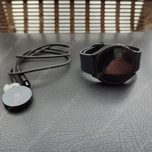 갤럭시워치6 44mm 블랙 셀룰러 6만원에 판매합니다.