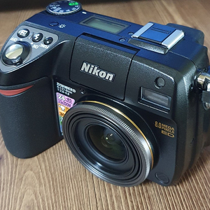 니콘 쿨픽스 E8400​
