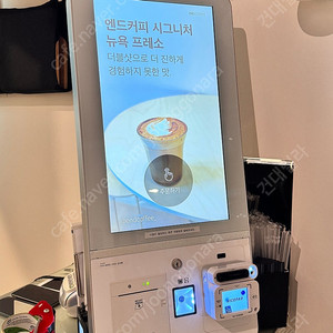 페이히어 최고급 키오스크 중형모델 상태 A급 팝니다. 스탠드포함.