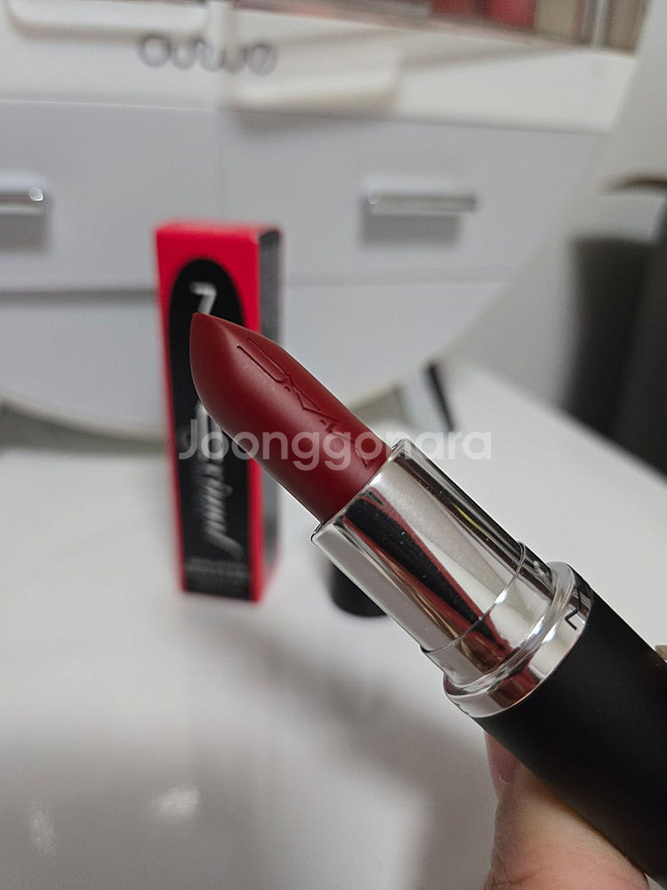 새제품 맥 립스틱 신상 811호 선명한 맑은레드 봄컬러립스틱 --0