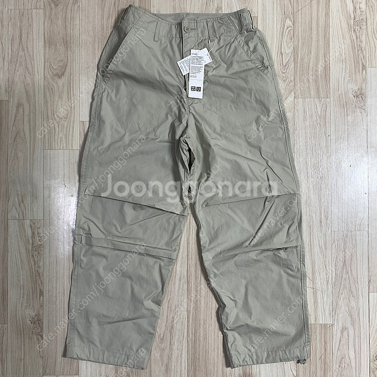 UniqloU 유니클로U 와이드핏 파라슈트 팬츠 내추럴...--0
