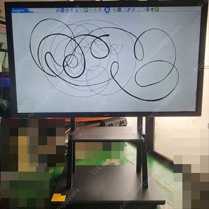 QLED급 선명한 대형 전자칠판 84인치