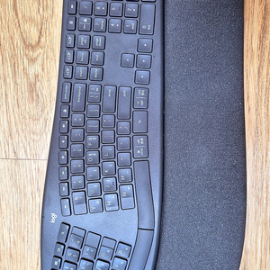 로지텍 ERGO K860 인체공학 블루투스 무선 키보드 거의 새것 팝니다