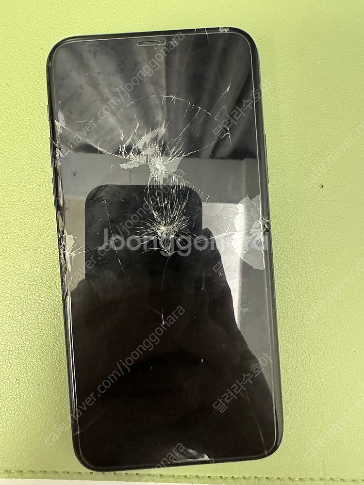 아이폰 11프로 256g 액정파손 판매합니다.--3