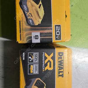 DCB2108 디월트 dewalt 베터리 배터리 밧데리