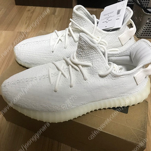 아디다스 이지부스트 350v2 크림/트리플화이트 cp9366 판매합니다.