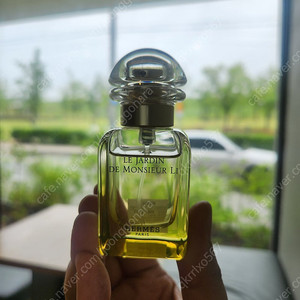 에르메스 향수 르자르뎅 무슈리 30ml 30미리 싸게팝니다!! 대구신세계 5월15일사서 7미리정도 사용한 상태...5만원에 팝니다!!