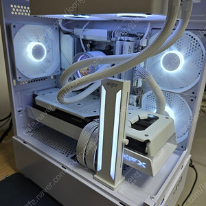 XFX 라데온 RX 7900 GRE 화이트 그래픽카드