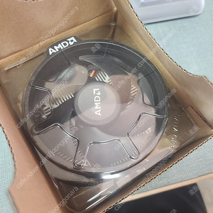 AMD Ryzen 라이젠7 9700x 쿨러 팝니다. (택포 15000원)