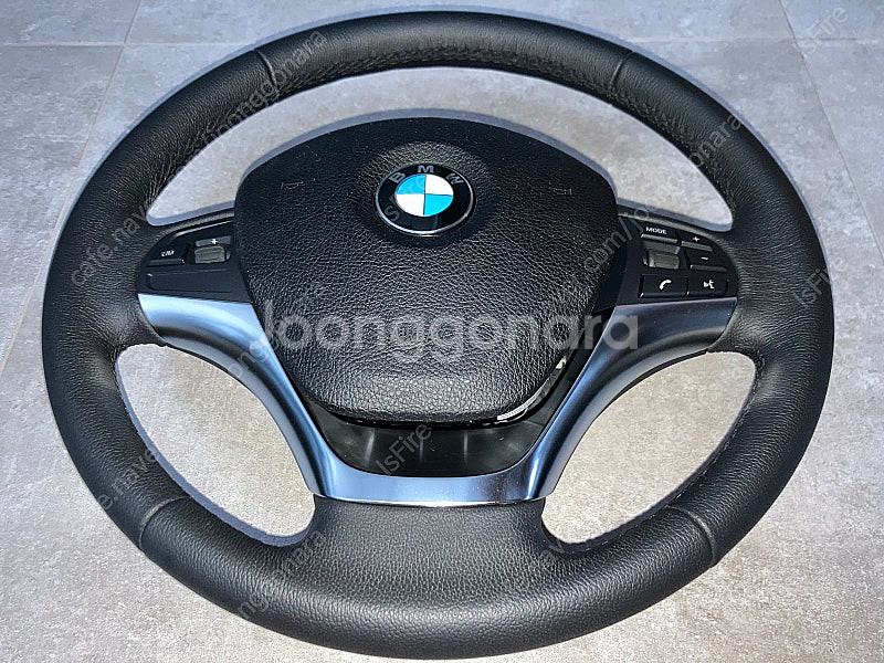 BMW ﻿F30 15년식 핸들 판매합니다.--0
