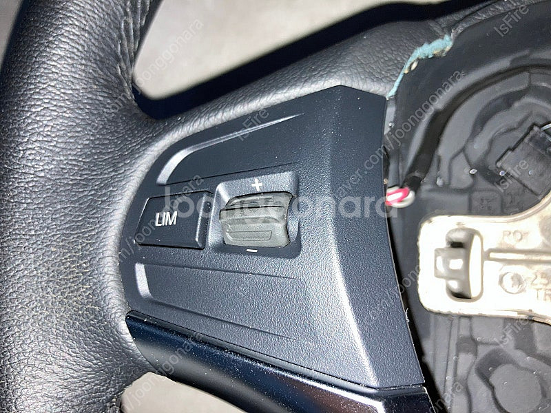 BMW ﻿F30 15년식 핸들 판매합니다.--4
