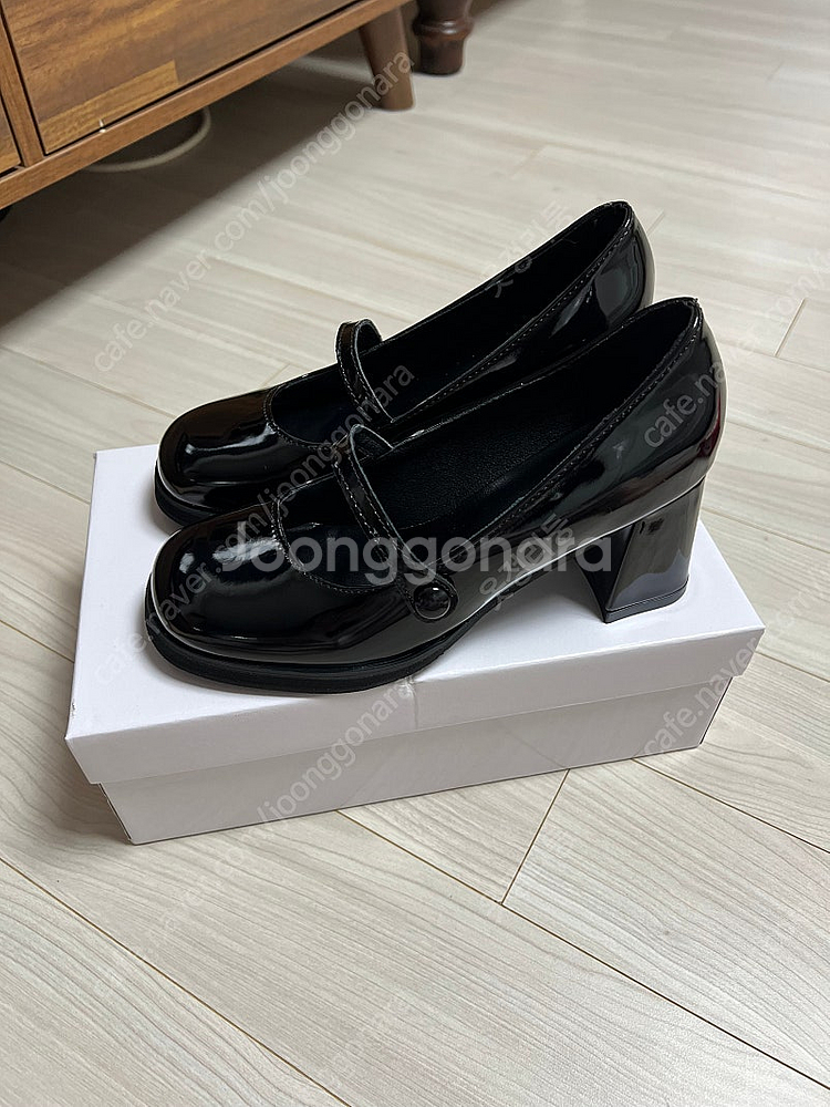 (새상품)메리제인 퉁굽 버클 에나멜 로퍼 7cm 펌프스...--1
