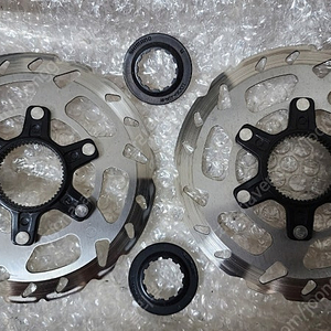 시마노 SM-RT70 140mm 센터락 로터 팝니다.