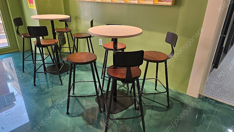 신품급 원형 바 테이블. 의자 세트 판매합니다--0