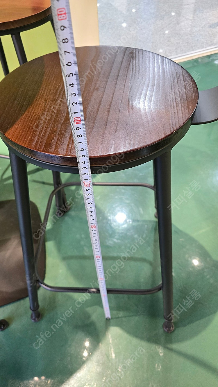 신품급 원형 바 테이블. 의자 세트 판매합니다--5