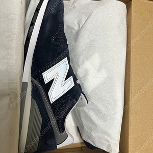 뉴발란스 996 네이비 270 새상품 판매합니다