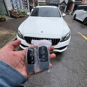 [벤츠 E300 작업후기] 19년식 신형 스마트키 2EA + 근접도어(Keyless-Go) 시공 완료! 전 시리즈 지원
