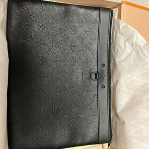루이비통 포쉐트 클러치 팝니다
