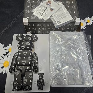 베어브릭 x MCM 100% + 400% SET 판매합니다.