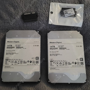 웨스턴디지털 Ultrastar 14TB x 2 HC530 SAS HDD 판매합니다