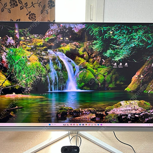 필립스 에브니아 32M2N8800 UHD OLED 240Hz 모니터 팝니다.