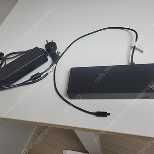 Thinkpad 썬더독4 거의새것 상태 좋음 케이블 포함