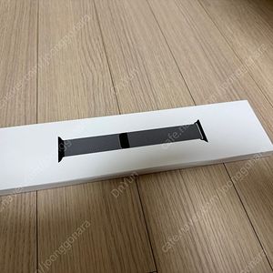 애플워치용 45mm 밀레니즈루프 그래파이트 미개봉 판매합니다.