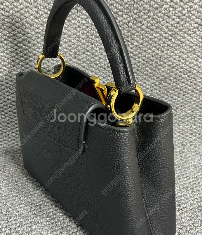 루이비통 카퓌신 미니 가방 판매합니다.--1