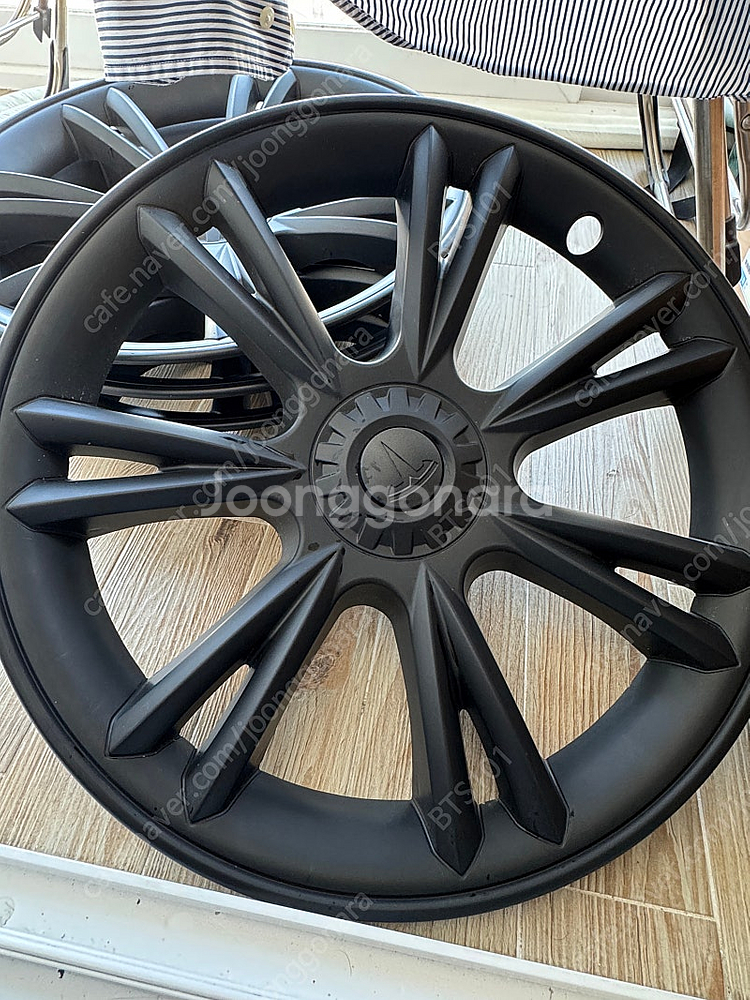 테슬라 모델y 19인치 휠커버 판매--2