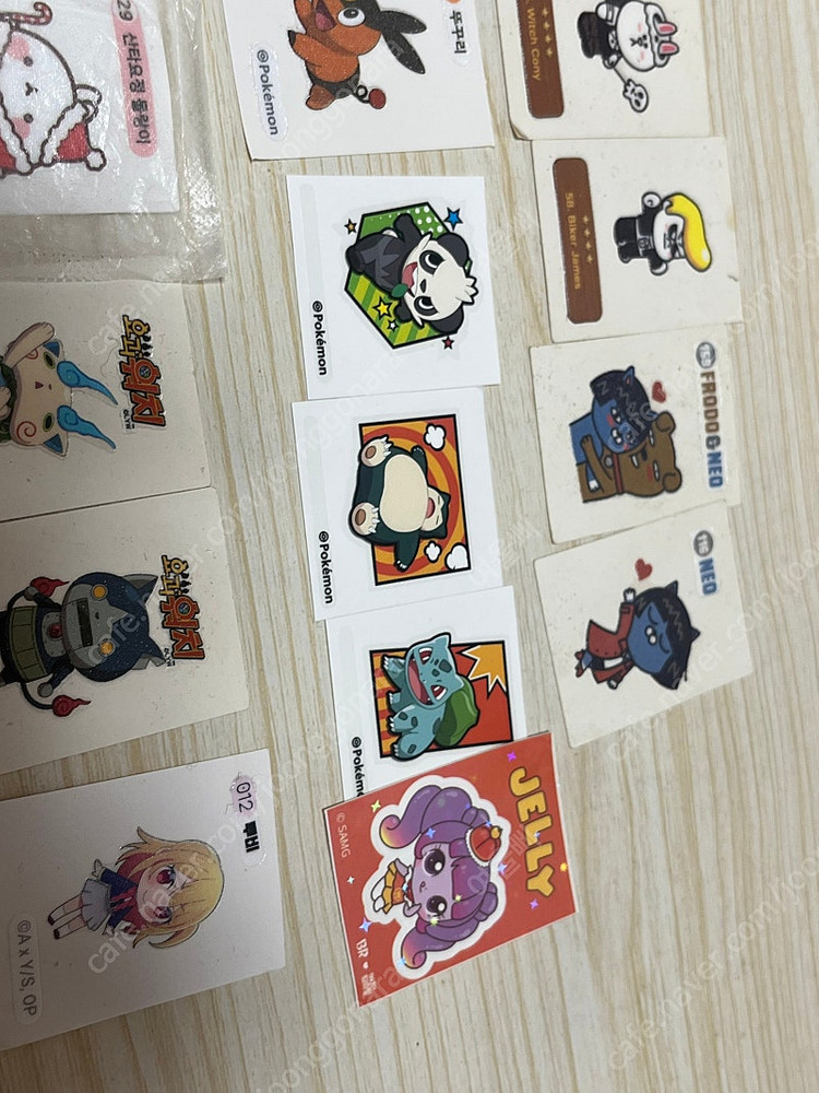 캐릭터 띠부띠부씰 카카오 라인 포켓몬 하츄핑 스티커 몰랑이 오버액션토끼 최애의 아이 요괴워치 산리오 미니언즈 이미지