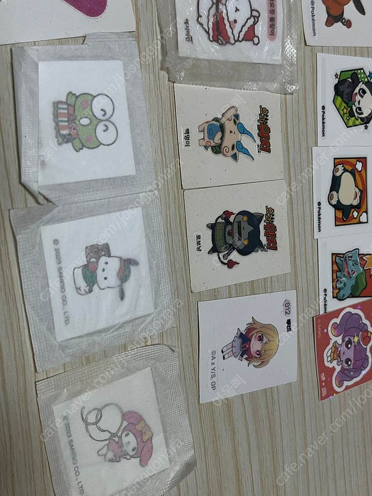 캐릭터 띠부띠부씰 카카오 라인 포켓몬 하츄핑 스티커 몰랑이 오버액션토끼 최애의 아이 요괴워치 산리오 미니언즈 이미지