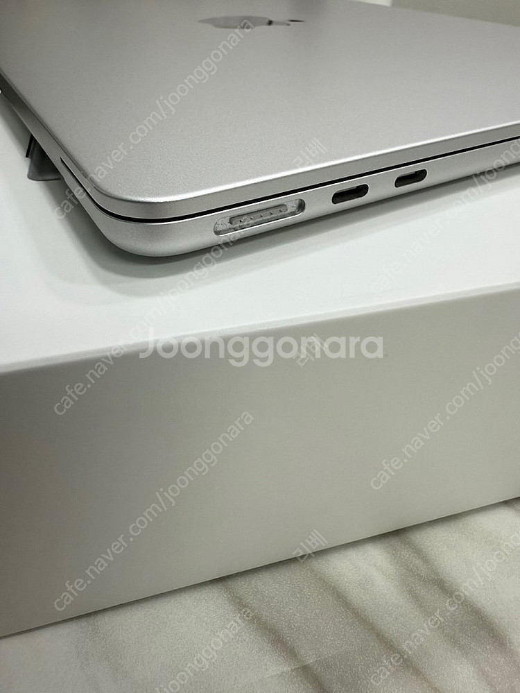 애플 맥북 에어 M2 13인치 / 8GB 램 / 256GB SSD, 실버색상--6
