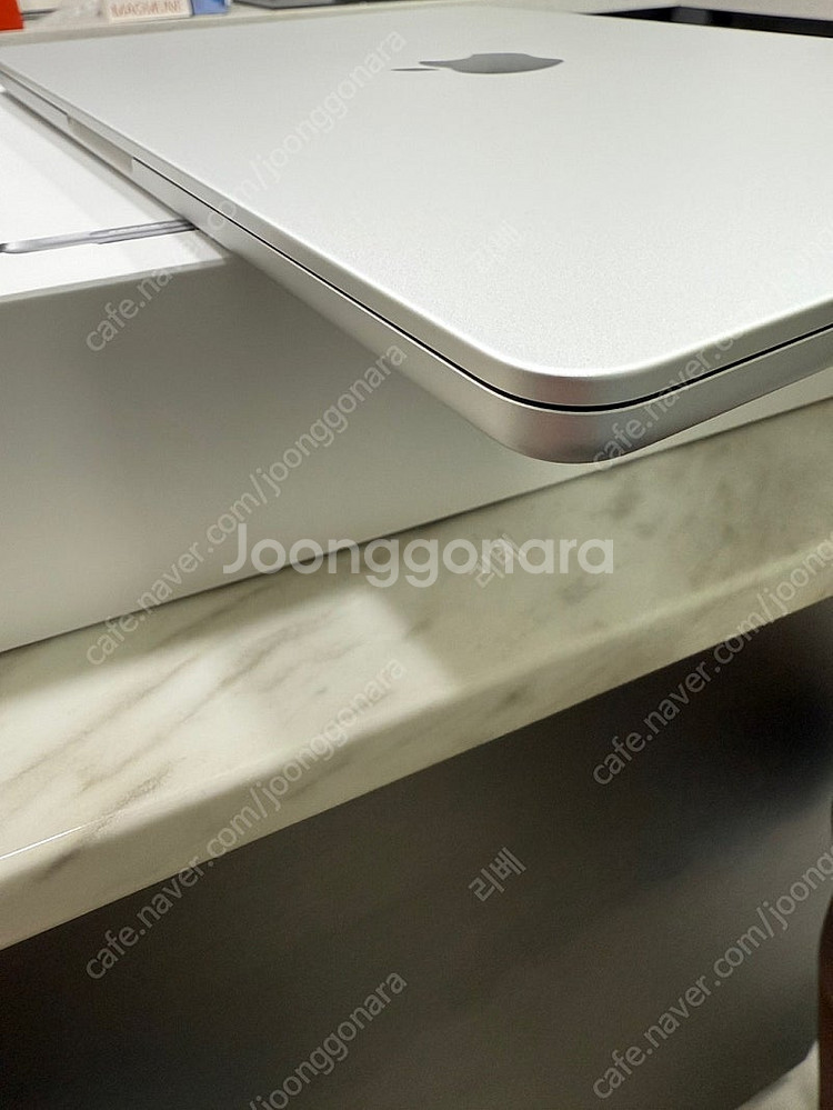 애플 맥북 에어 M2 13인치 / 8GB 램 / 256GB SSD, 실버색상--7