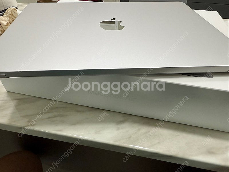 애플 맥북 에어 M2 13인치 / 8GB 램 / 256GB SSD, 실버색상--9