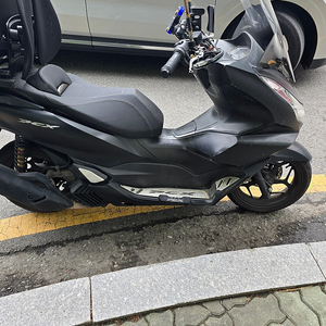 Pcx125맷블랙 22년식 팝니다