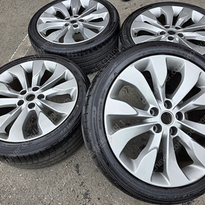 올뉴 말리부 19인치 중고 휠타이어 세트 팔아요 245 40 19