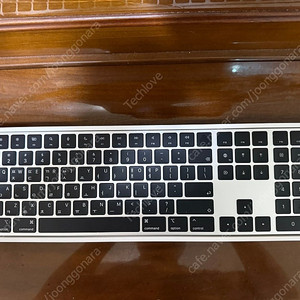Apple Silicon 장착 Mac용 Magic Keyboard Touch ID 탑재 (블랙) 판매합니다.