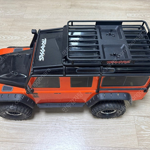 트랙사스 TRX4 디펜더 1:10 RC카