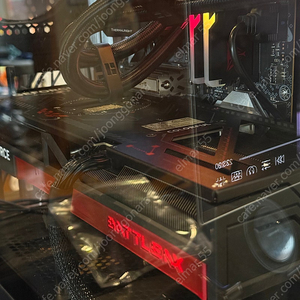 컬러풀 RTX 5070 Ti 디아블로 그래픽 카드입니다