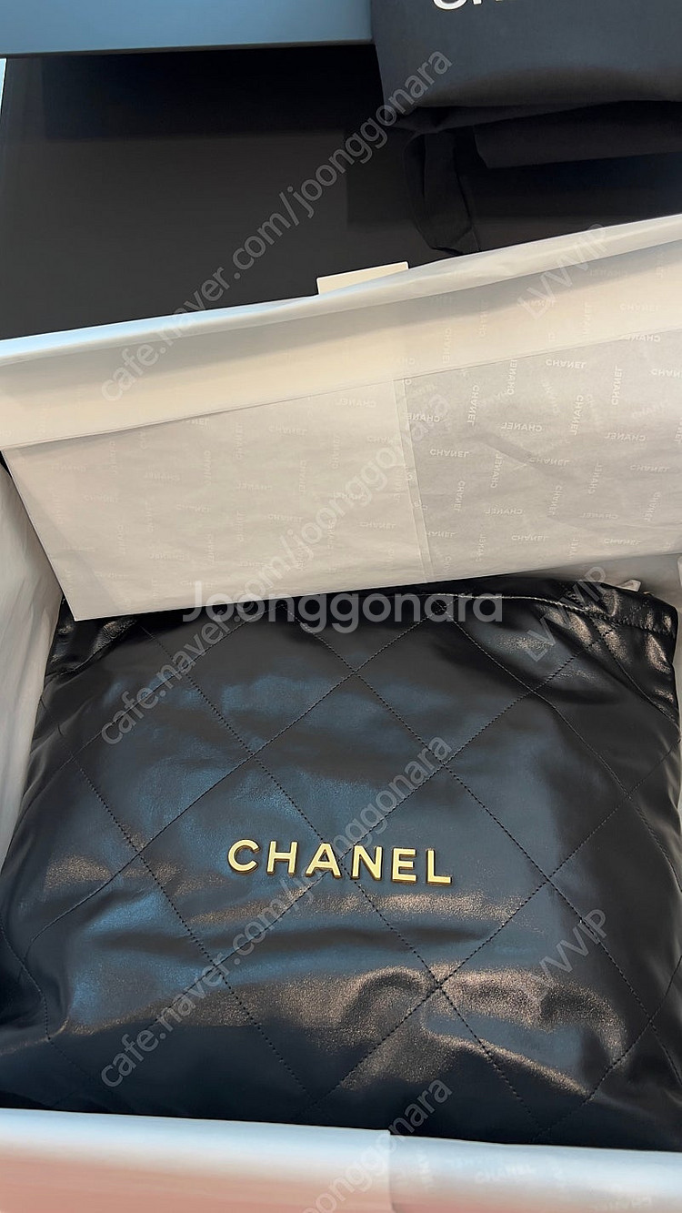 [새상품] 샤넬 22백 블랙 미듐 금장 백화점 풀셋--1