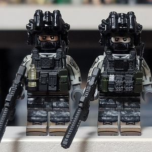 레고 브릭매니아 brickmania 미니피규어 팝니다.