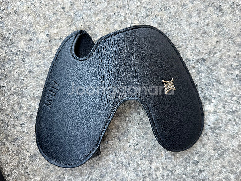 어뉴 정품 아이언커버 팝니다.--6
