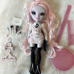 섀도우하이 레인보우하이 / 칼라 슈페트 Karla Choupette Shadow High Rainbow HighKarla Choupette Shadow High