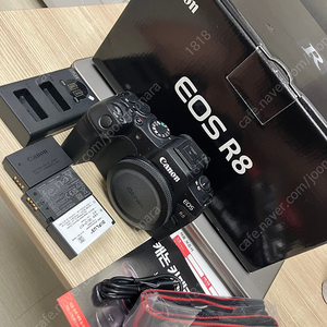 캐논 eos r8 미러리스 카메라 민트급 팝니다. 택포